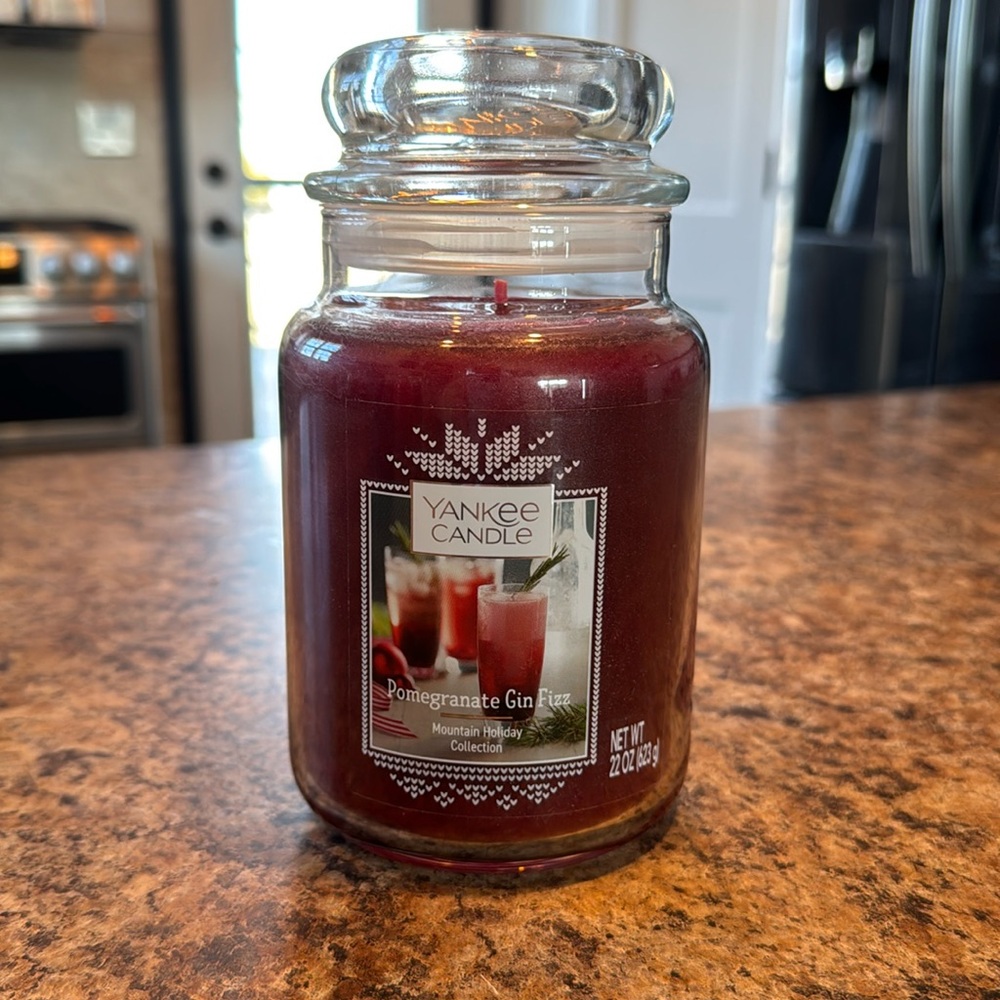 POMEGRANATE GIN FIZZ mountain holiday collection